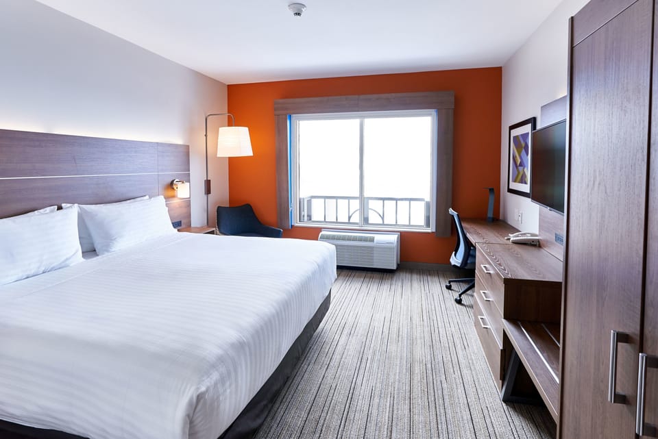 In-room safe, desk, soundproofing, iron/ironing board