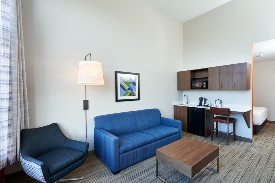 Suite, 1 King Bed | In-room safe, desk, soundproofing, iron/ironing board