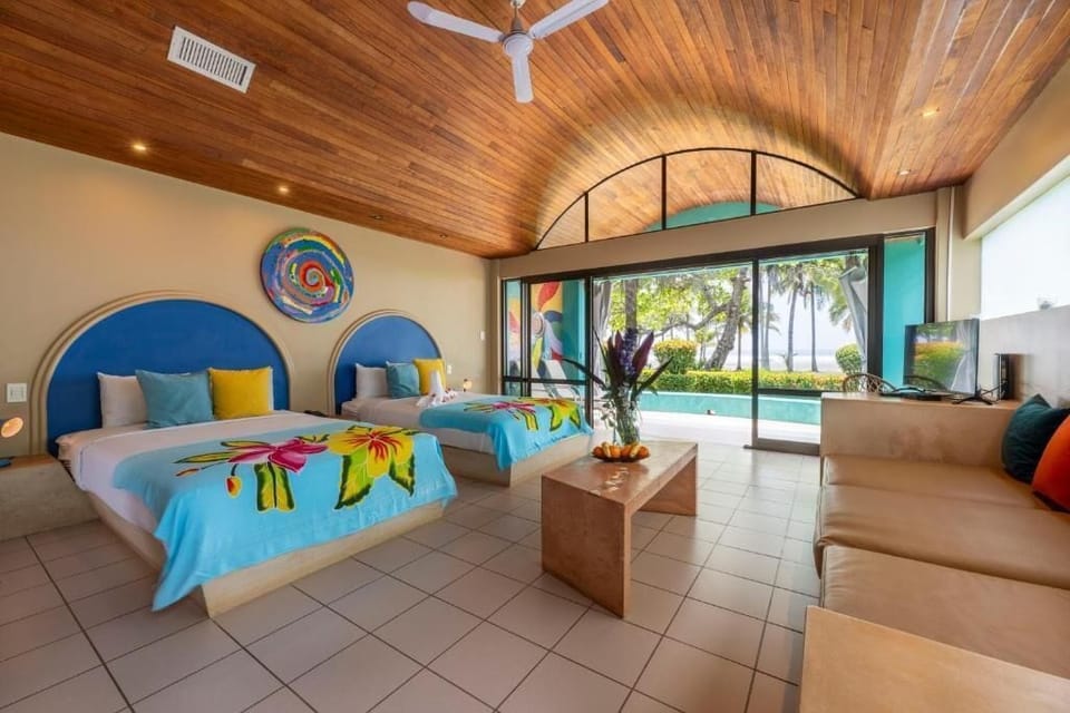 Beachfront Bungalow 2 Full Size Bed | Minibar, in-room safe, individually decorated, individually furnished