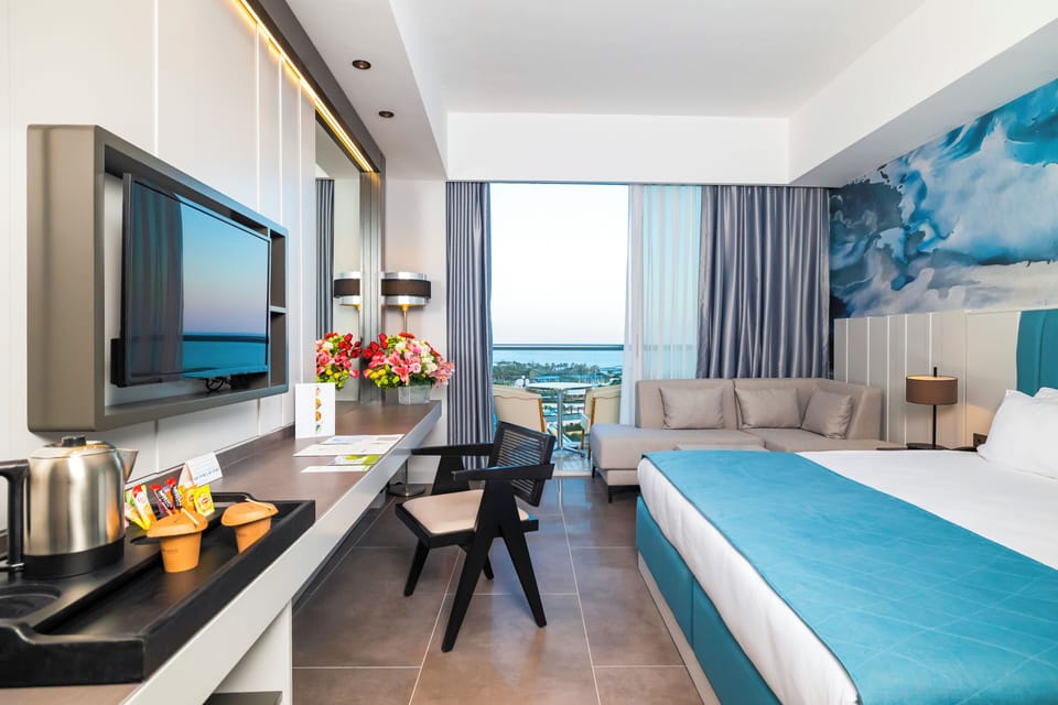 Standard Room, Sea View | Premium bedding, minibar, in-room safe, desk