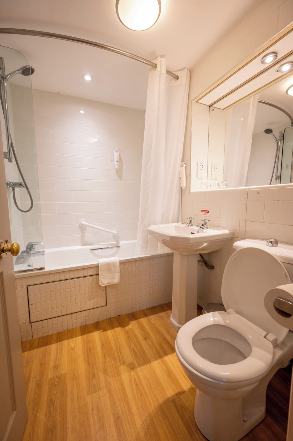 Double Room | Bathroom | Combined shower/tub, hair dryer, towels