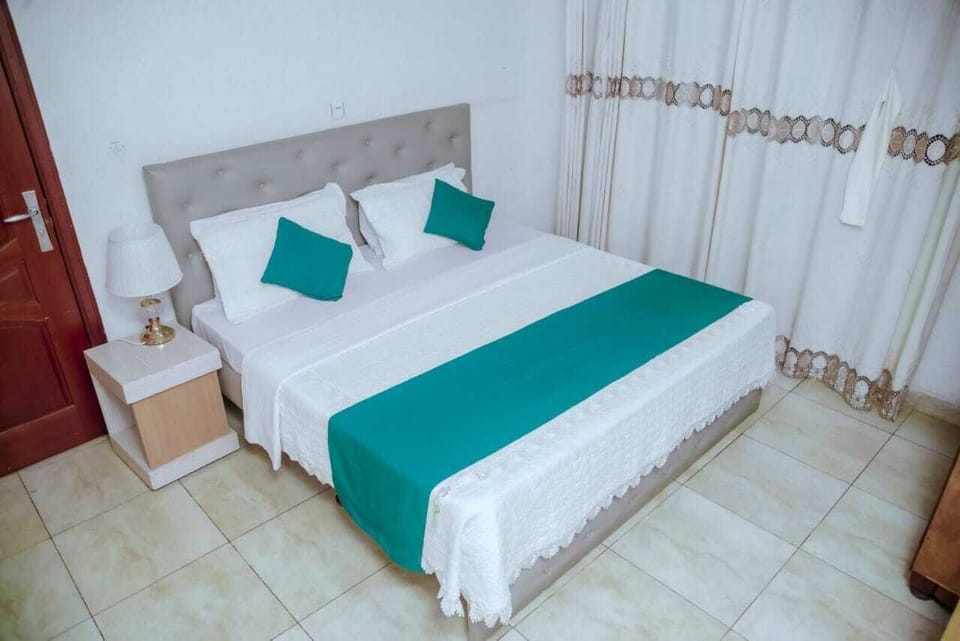 Standard Double Room | Hypo-allergenic bedding available, Select Comfort beds, minibar