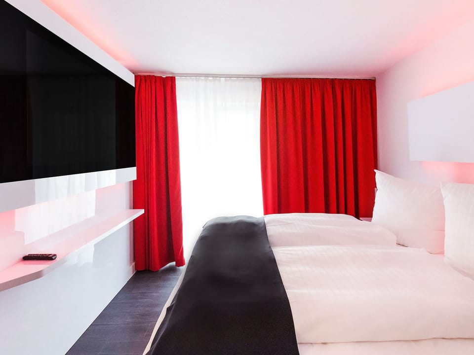 1 bedroom, premium bedding, free minibar items, in-room safe