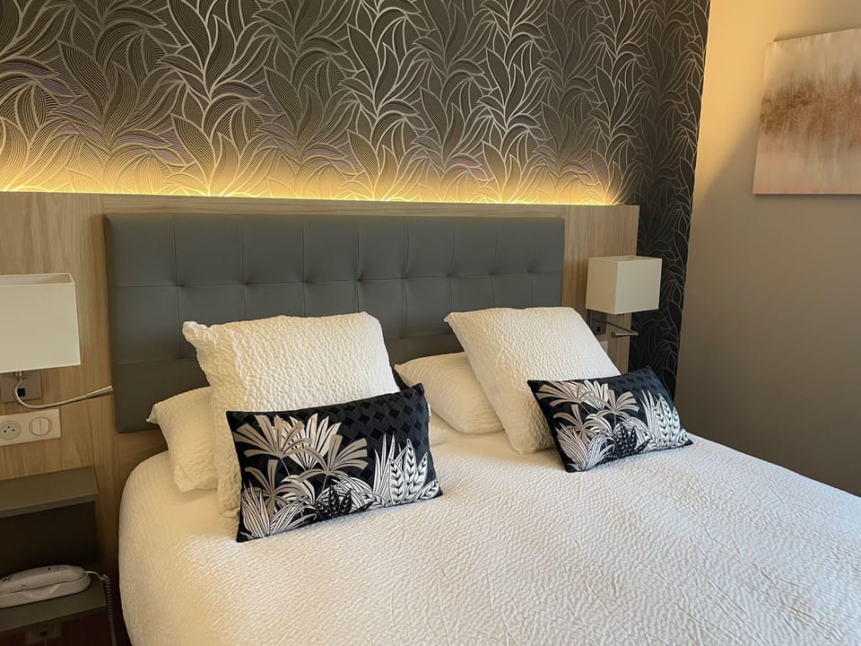 Comfort Double Room | Desk, blackout drapes, soundproofing, free WiFi
