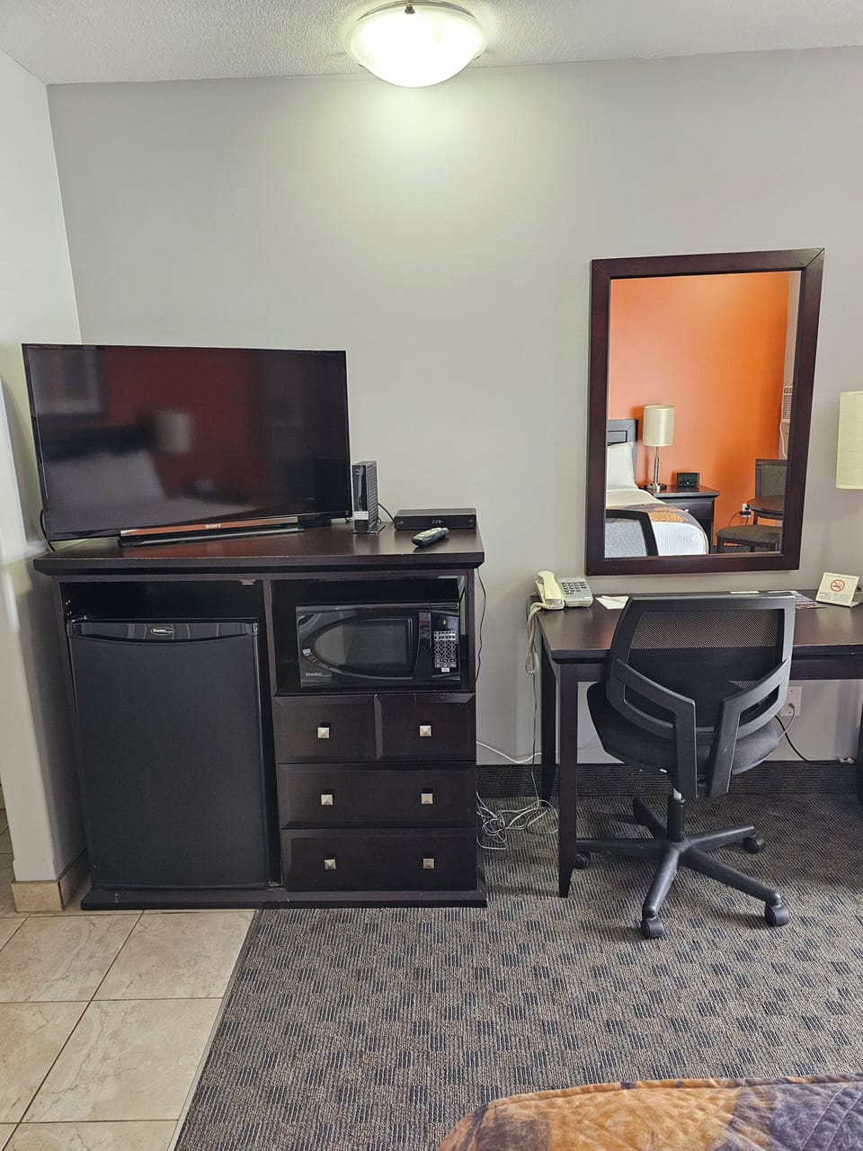 Standard Room, 1 Queen Bed, Accessible | Down comforters, pillowtop beds, desk, laptop workspace