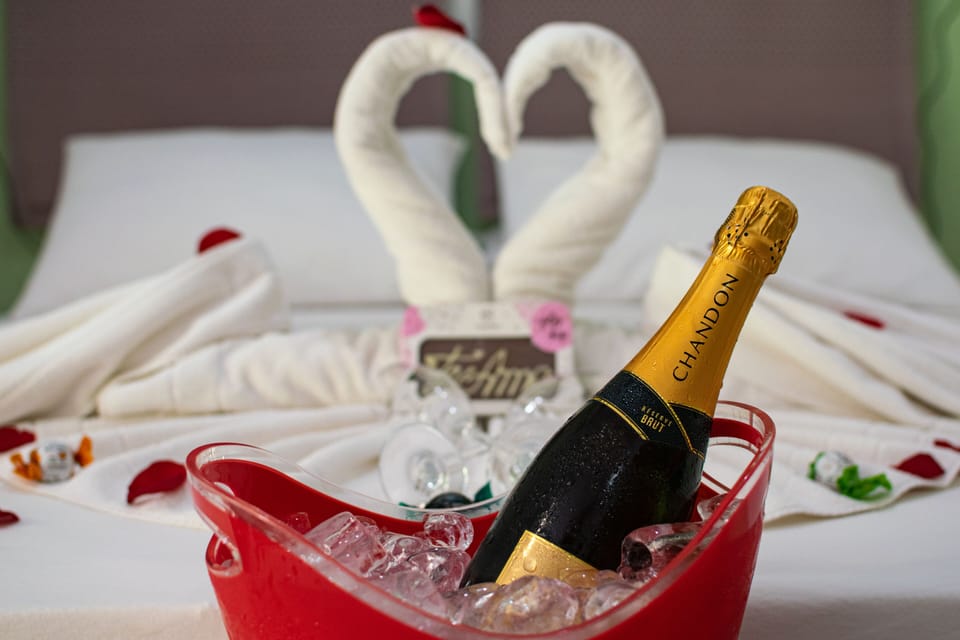 Standard Double or Twin Room | Champagne service
