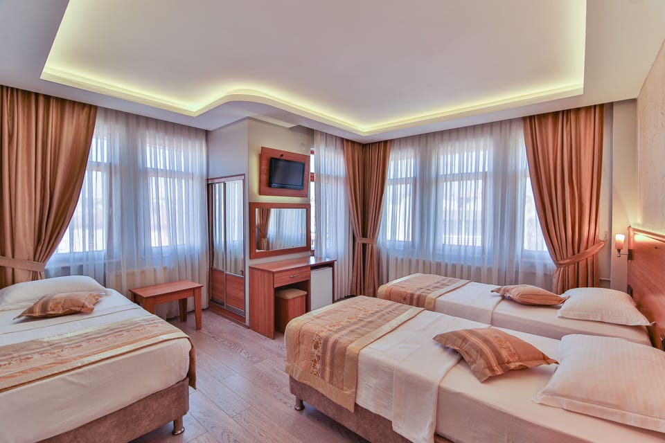 Classic Triple Room, Sea View | Minibar, desk, rollaway beds, free WiFi