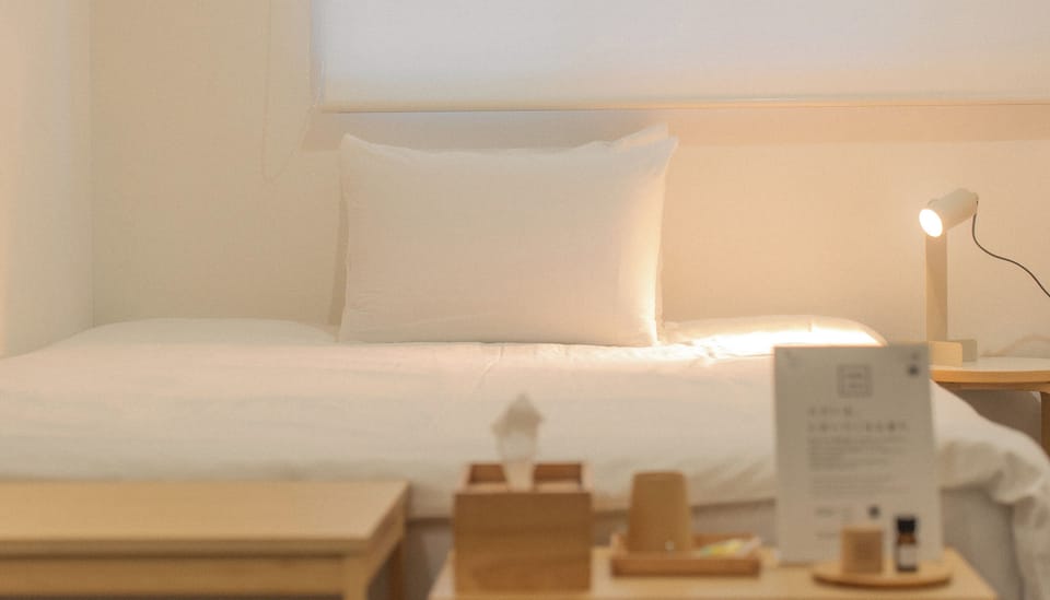 Basic Double Room, Non Smoking, Shared Bathroom | Free WiFi, bed sheets