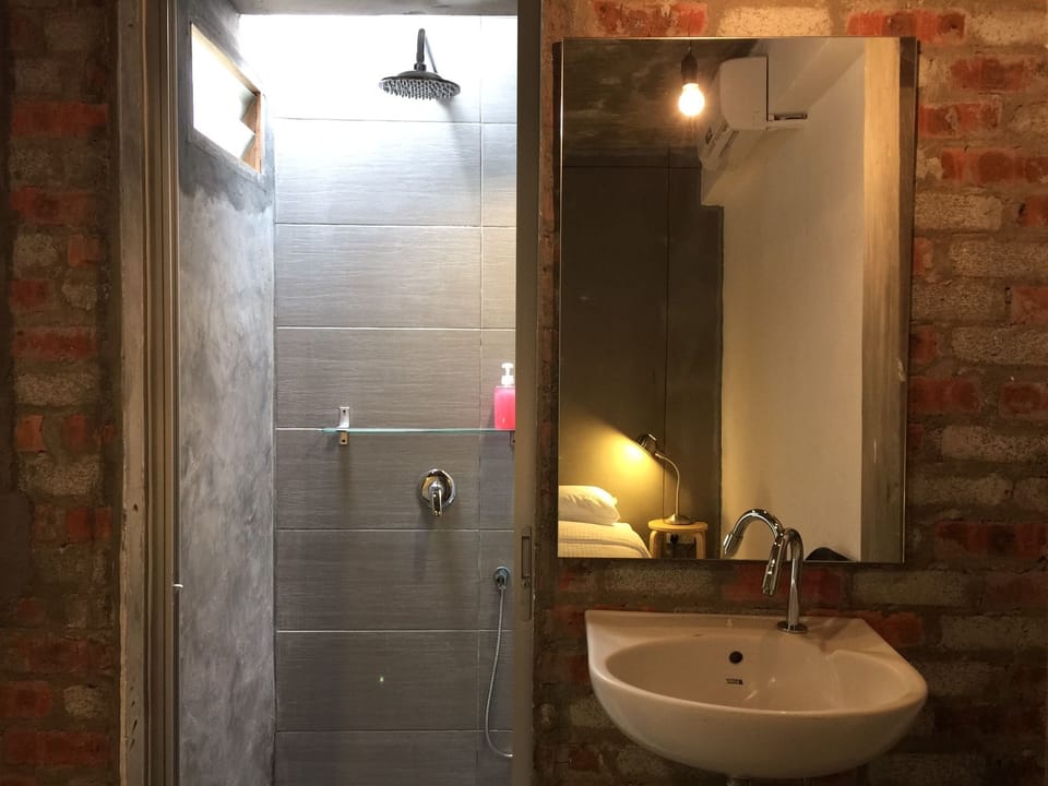 Double Room with Private Bathroom | Bathroom | Free toiletries, hair dryer, bidet, towels