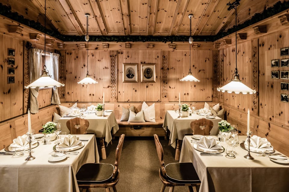 4 restaurants; breakfast, lunch, and dinner served