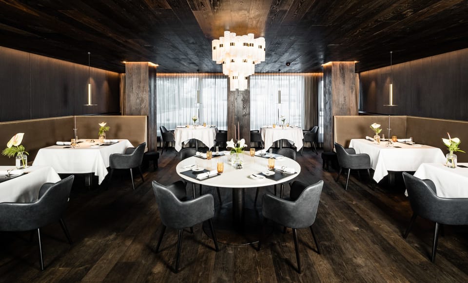 4 restaurants, breakfast, lunch, dinner served; Italian cuisine