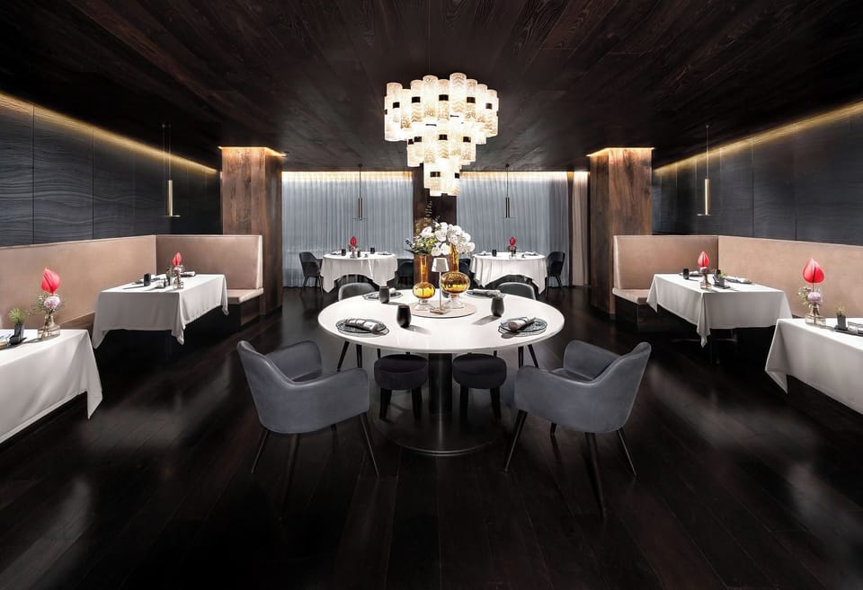 4 restaurants, breakfast, lunch, dinner served; Italian cuisine