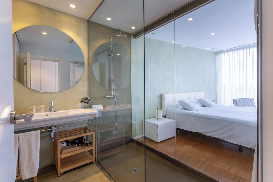 Superior Double Room | Minibar, in-room safe, desk, blackout drapes