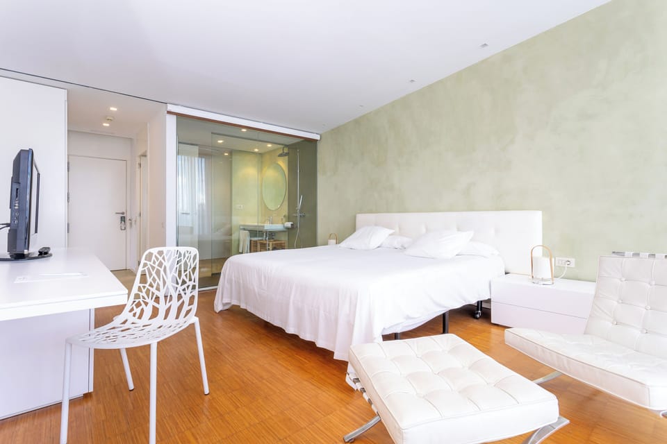 Superior Double Room | Minibar, in-room safe, desk, blackout drapes