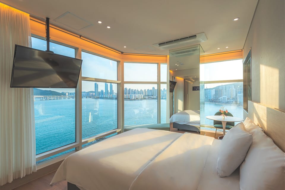 Royal Room, Non Smoking, Ocean View | Premium bedding, pillowtop beds, in-room safe, desk