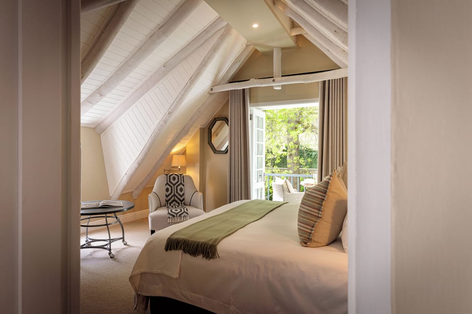 Upstairs loft suite  | Egyptian cotton sheets, premium bedding, free minibar items