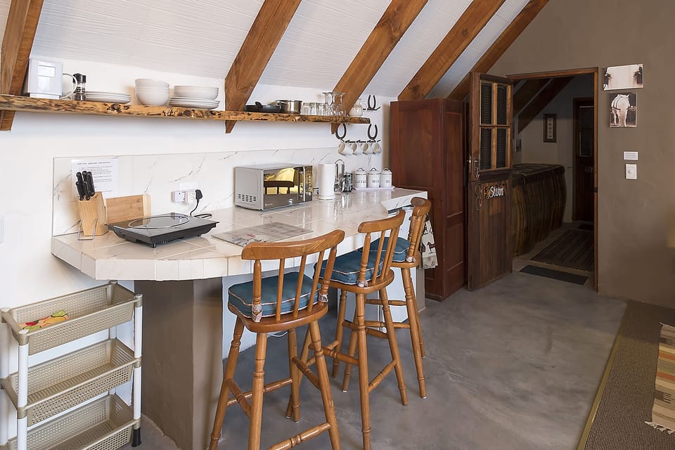 Luxury Suite with Sea View, Pool Access | Private kitchen | Fridge, microwave, coffee/tea maker, electric kettle
