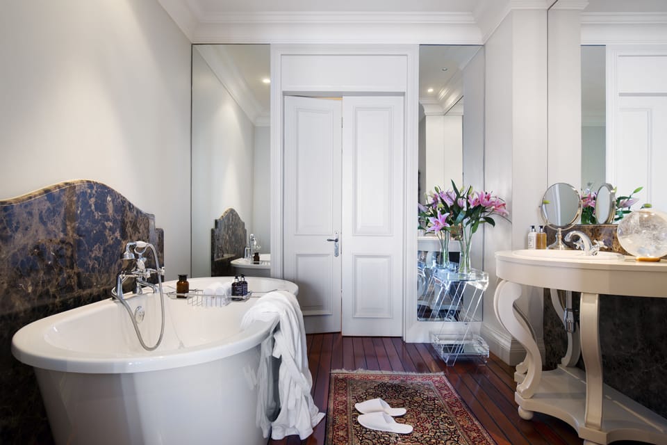 Superior Oceanfront Suite (King) | Bathroom | Designer toiletries, hair dryer, bathrobes, slippers