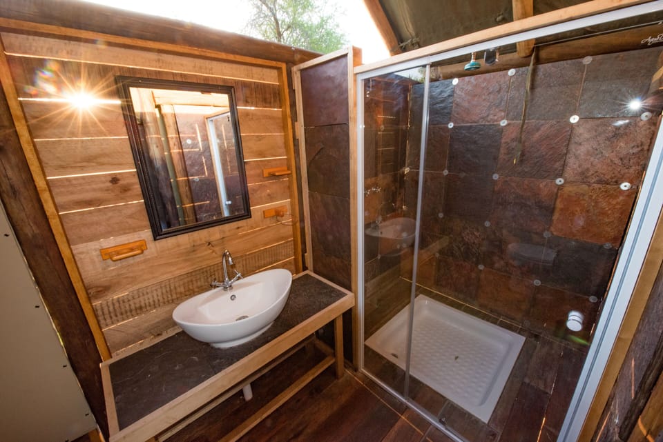 Safari Tent  | Bathroom | Shower, towels