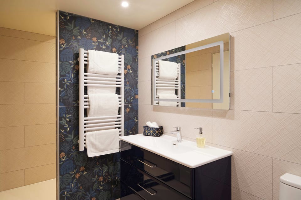 Shower, free toiletries, hair dryer, towels
