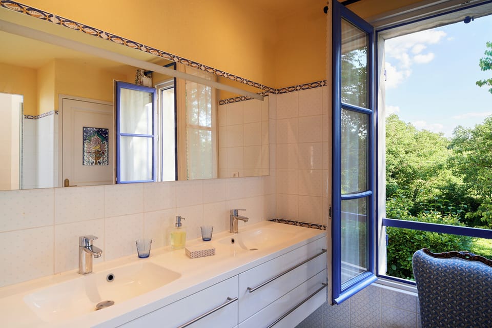 Triple Room, Ensuite, Garden View | Bathroom | Shower, free toiletries, hair dryer, towels