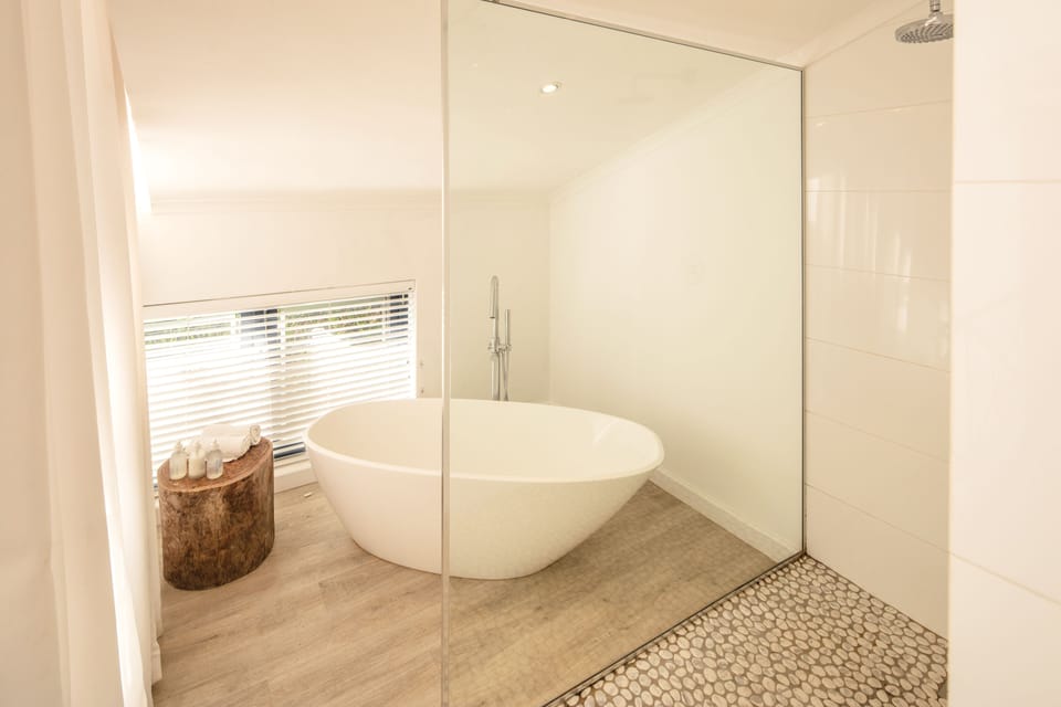 The Spot | Bathroom | Shower, towels