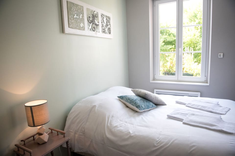 Premium bedding, individually decorated, individually furnished, desk