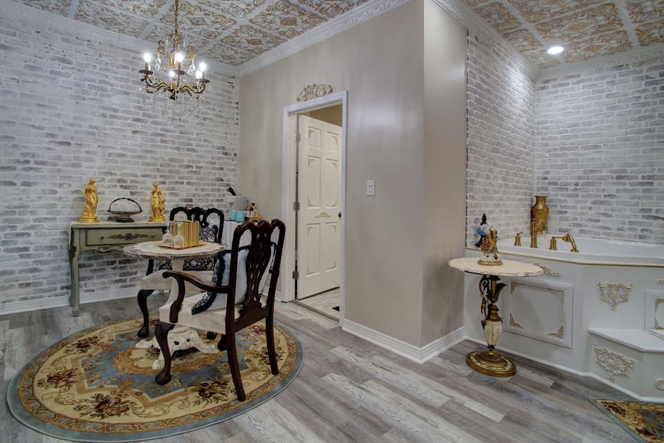 Deluxe Room, 1 King Bed | Pillowtop beds, WiFi (free), individually decorated