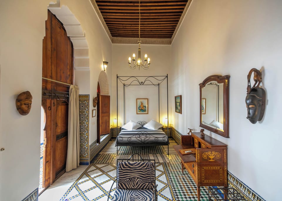 Junior Suite, 1 Queen Bed, Non Smoking, Courtyard View | In-room safe, blackout drapes, WiFi (free), individually decorated