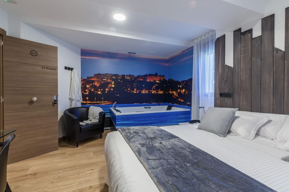 Deluxe Double Room, Jetted Tub (El Puntal) | In-room safe, desk, blackout drapes, soundproofing