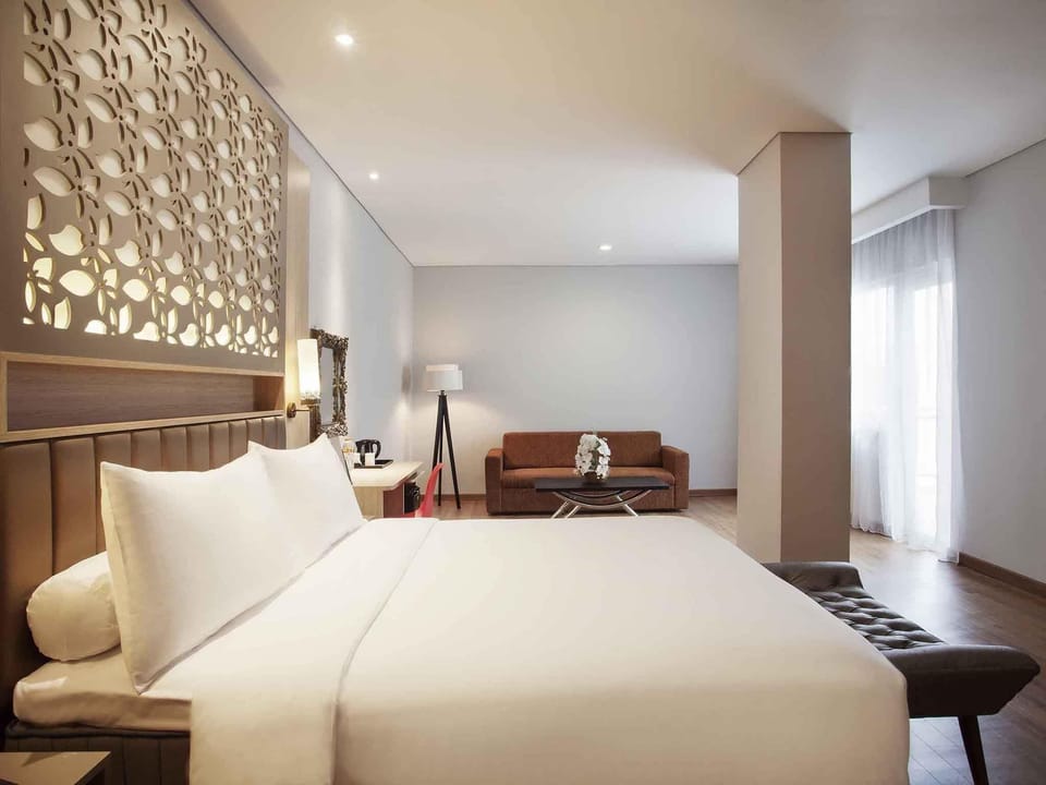 Standard Suite, 1 Double Bed | Minibar, in-room safe, desk, soundproofing
