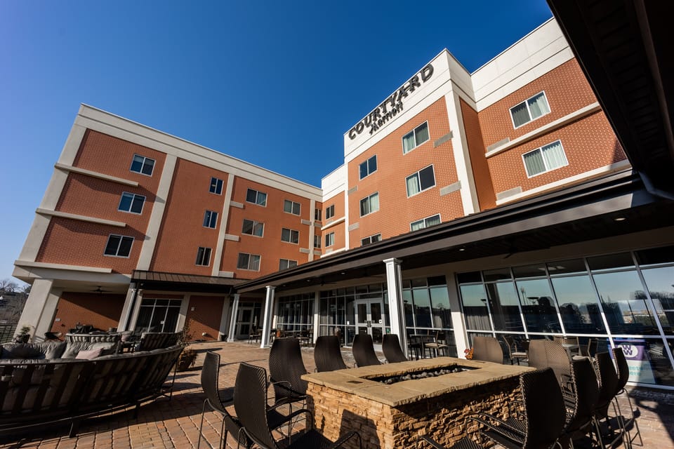 Breakfast and dinner served