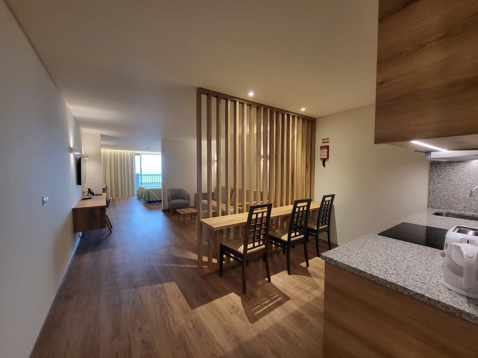 Junior Studio Suite (Royal Orchid) | Blackout drapes, iron/ironing board (on request), WiFi (free)
