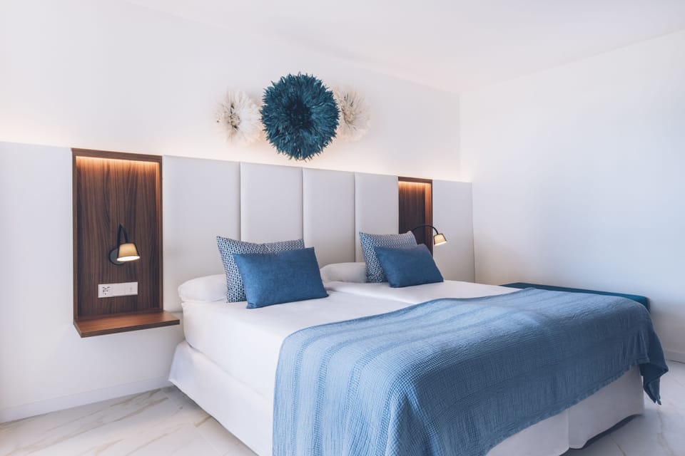 Superior Double Room, Terrace | Minibar, in-room safe, desk, free WiFi