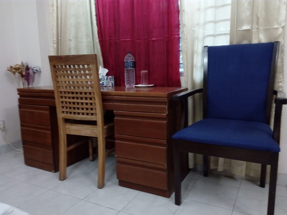 Deluxe Room | In-room safe, desk, iron/ironing board, free WiFi