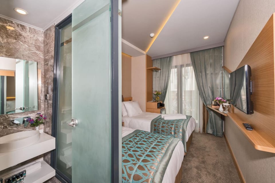 Egyptian cotton sheets, premium bedding, minibar, in-room safe