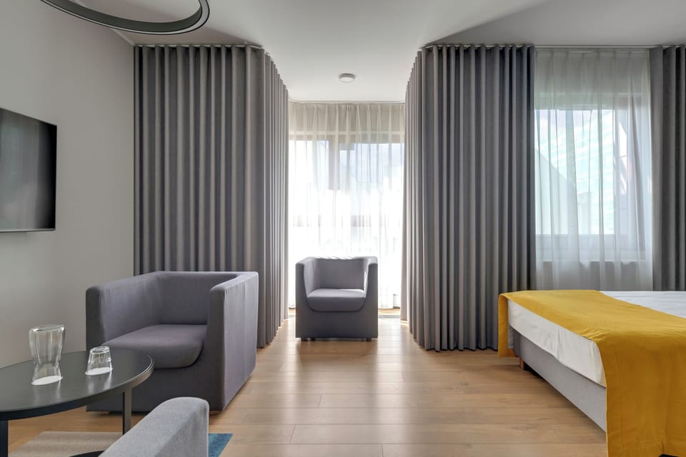 Single Room | Desk, WiFi (free), bed sheets