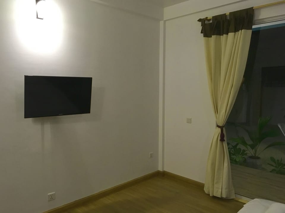 Deluxe Double Room, Balcony | In-room safe, desk, free WiFi