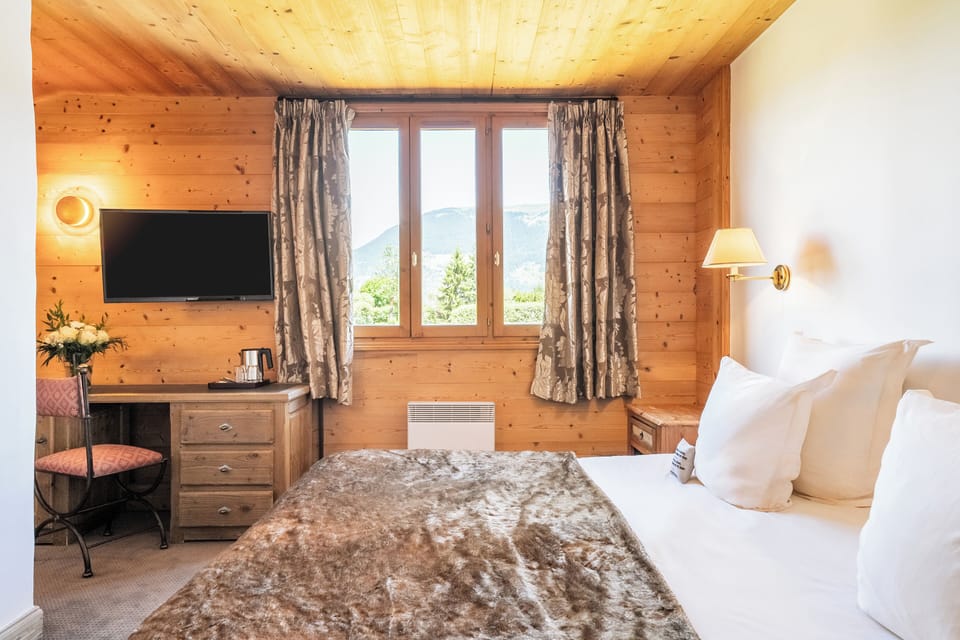 Double or Twin Room, Mountain View | Minibar, in-room safe, blackout drapes, free WiFi