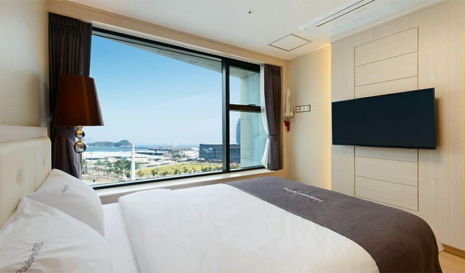 Double Room (Ocean View and City View, first come first serve upon booking) | Hypo-allergenic bedding, free WiFi, bed sheets