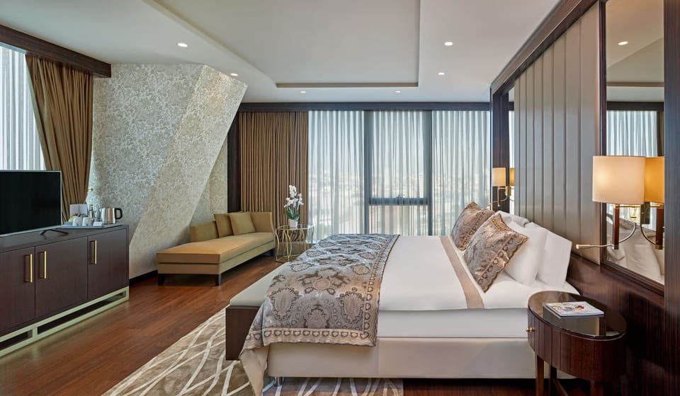 Presidential Suite With King Size Bed | Minibar, in-room safe, desk, laptop workspace
