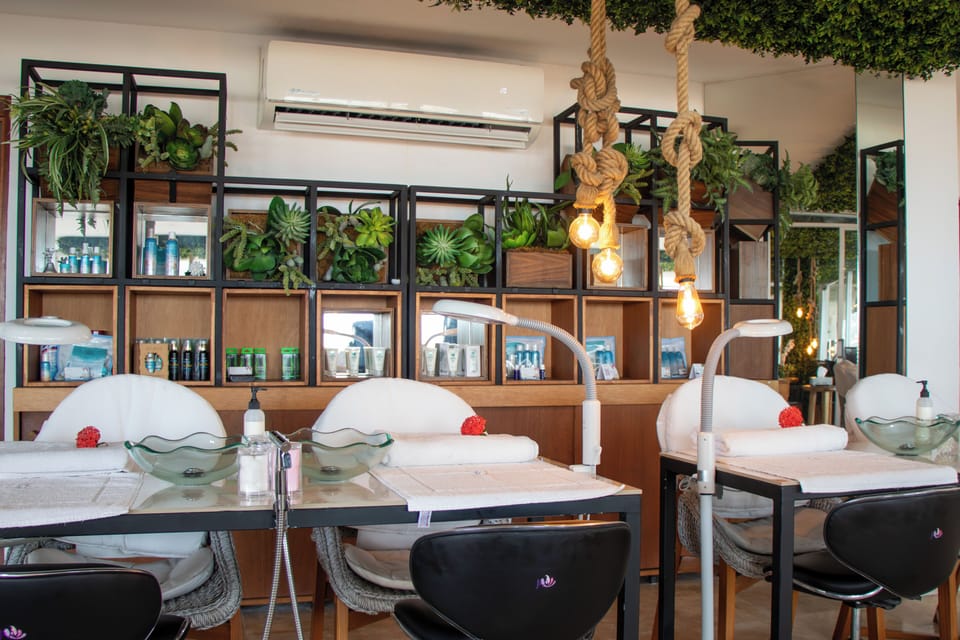 Couples treatment rooms, body treatments, aromatherapy