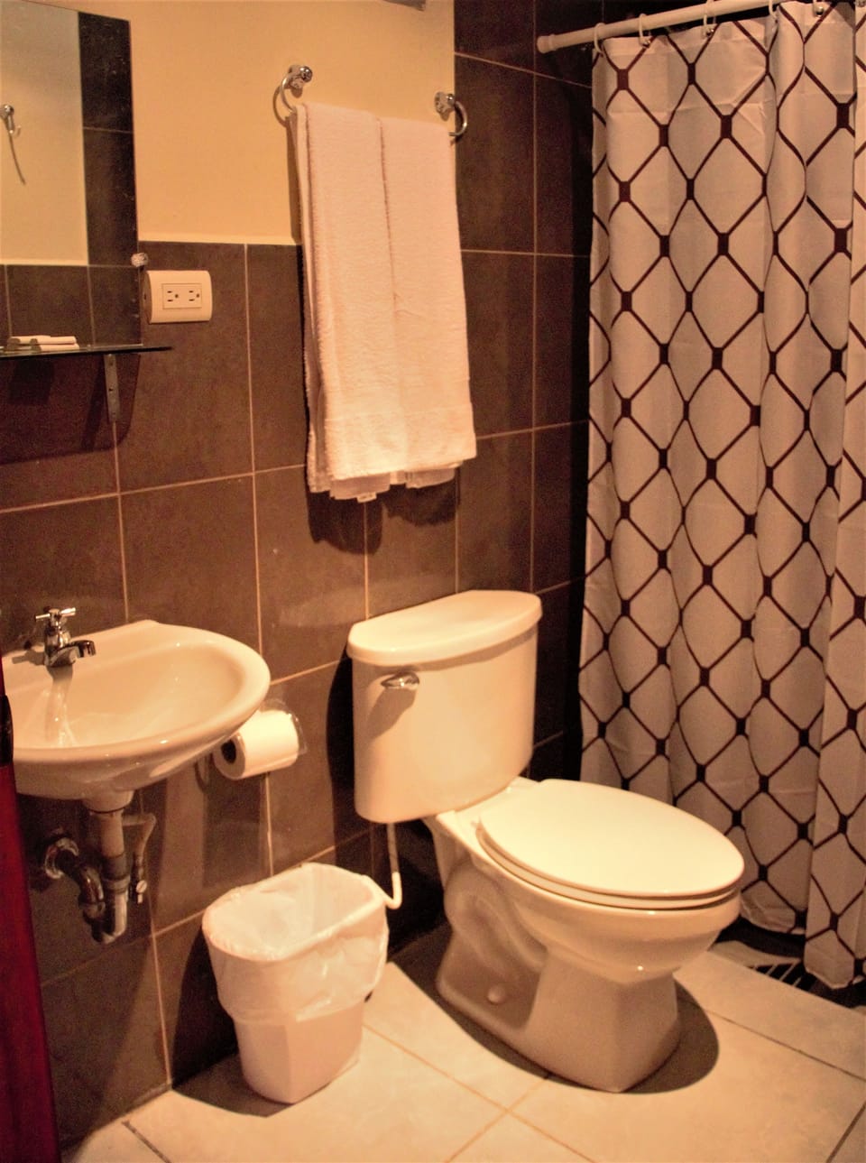 Standard Room, 1 Queen Bed | Desk, iron/ironing board (on request), rollaway beds (surcharge)