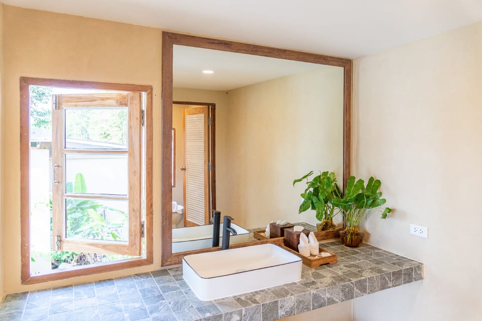 Deluxe Seaview Villa | Bathroom sink