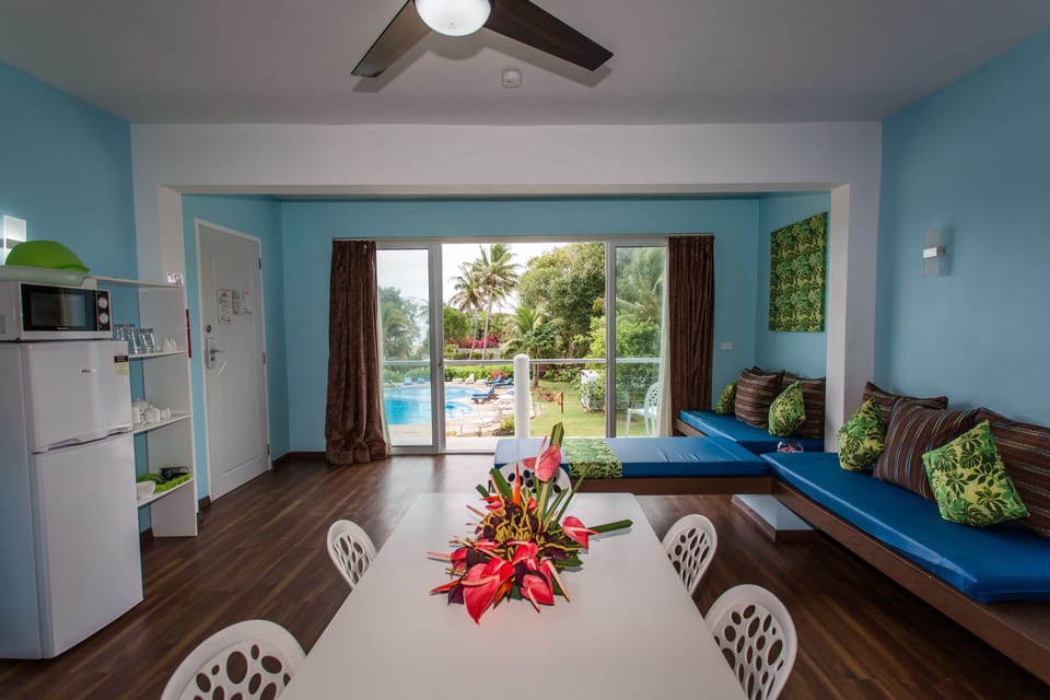 2 bedrooms, in-room safe, desk, blackout drapes