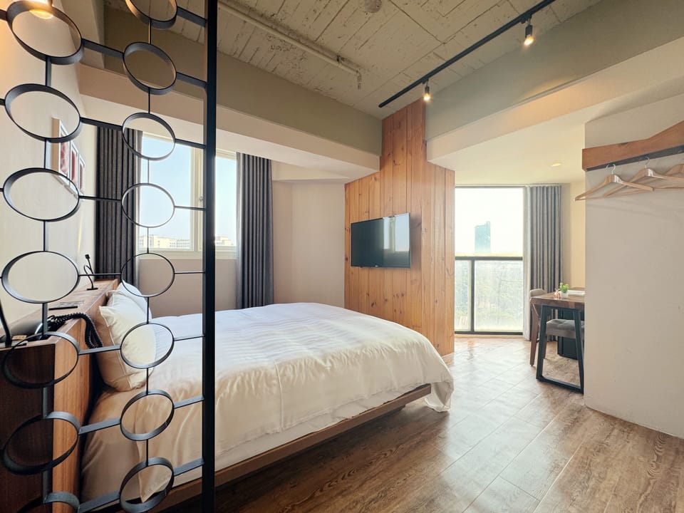 Superior Double Room | 1 bedroom, desk, laptop workspace, blackout drapes