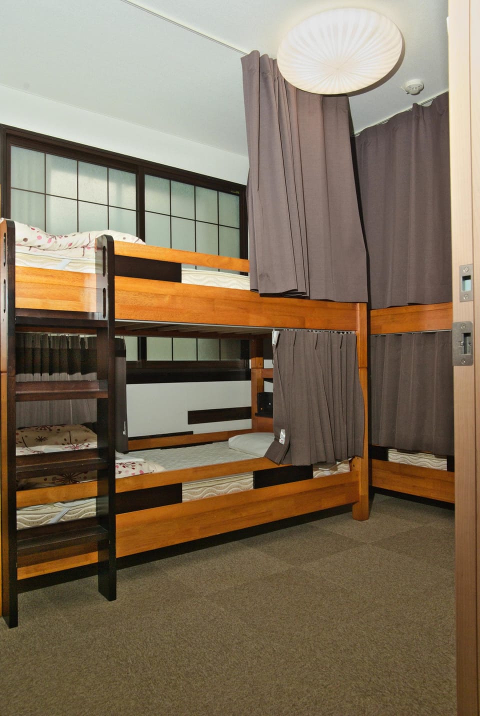 Soundproofing, free WiFi, bed sheets