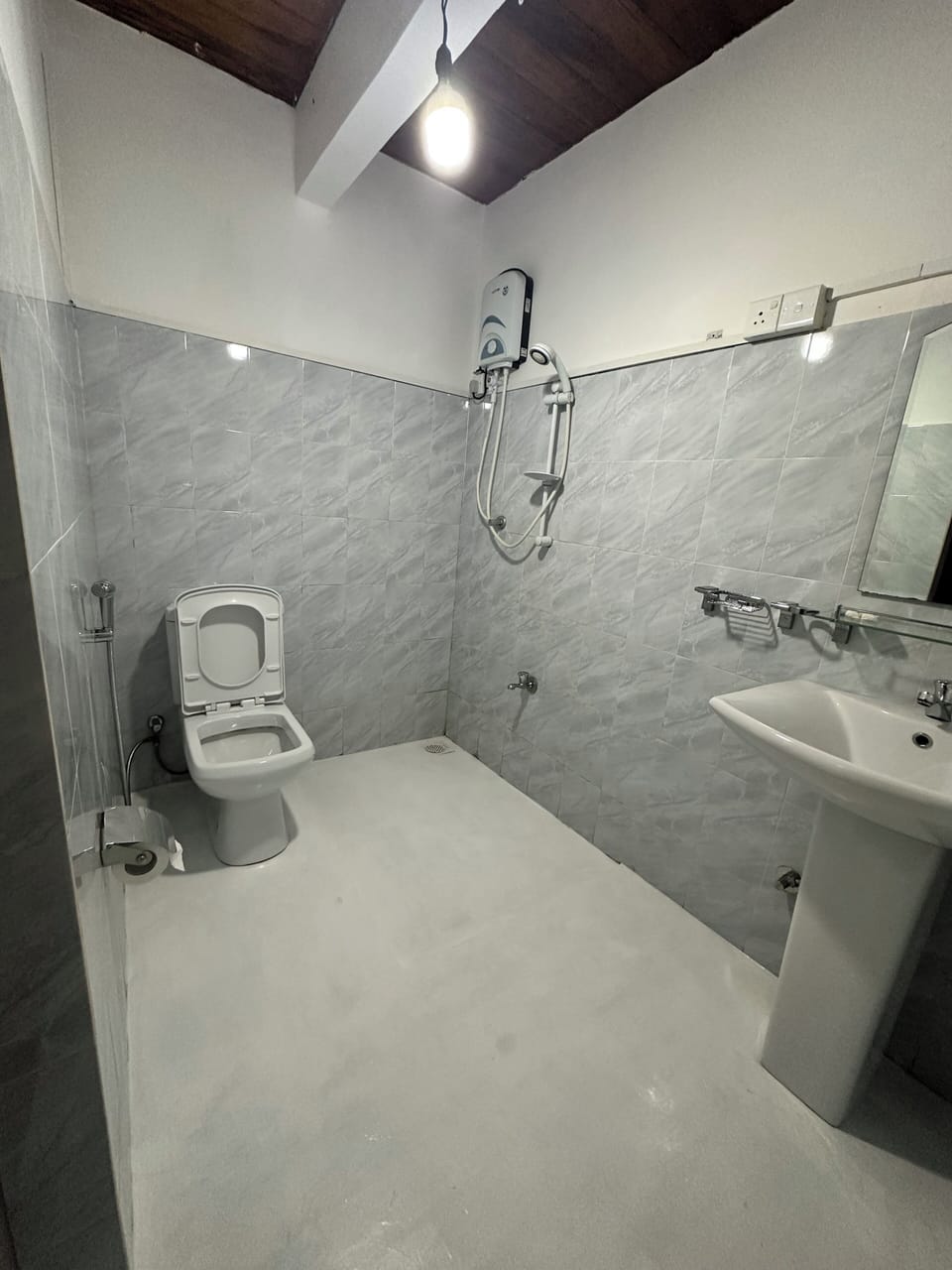 Family Room | Bathroom | Shower, hair dryer, towels, soap