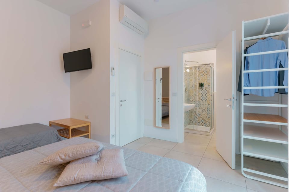 Triple Room | Down comforters, iron/ironing board, cribs/infant beds, free WiFi