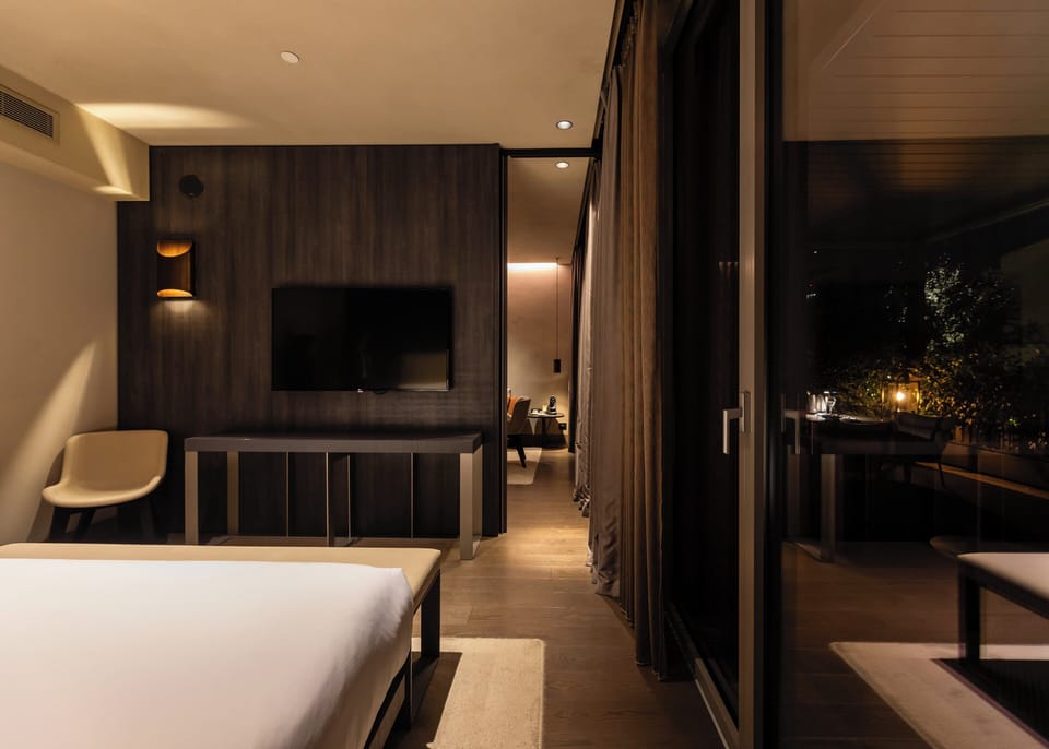 Executive Suite, Terrace (Junior) | Premium bedding, minibar, in-room safe, desk